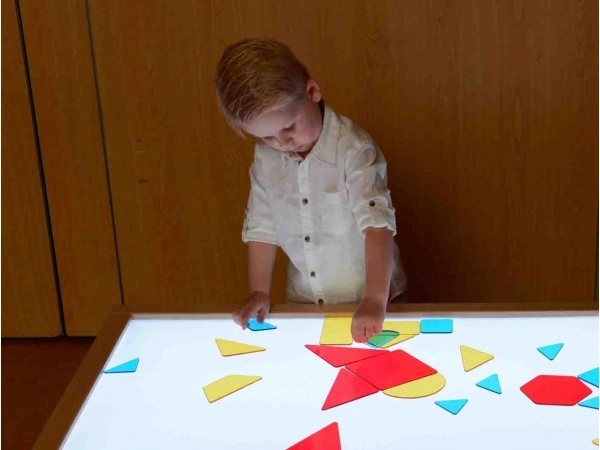 Halbtransparente geometrische Formen von Masterkidz