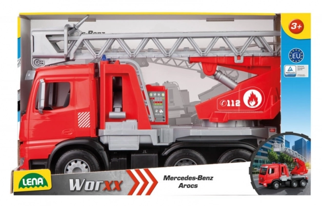 Mercedes Arocs Feuerwehrwagen mit Leiter