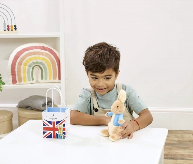 Plüschkaninchen Peter in Union Jack Geschenktasche