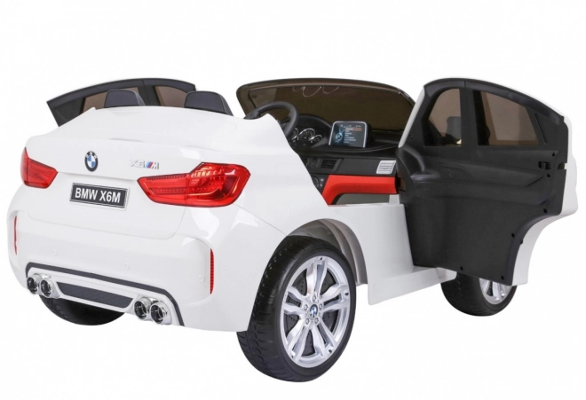 BMW X6M XXL pro 2 Kinder Weiß + Fernsteuerung + Eco-Leder + Sicherheitsgurte + langsamer Start + MP3 USB + LED