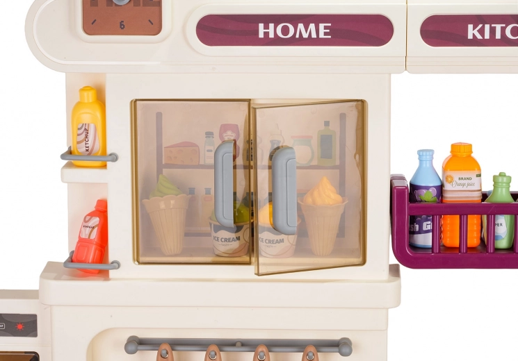 Funktionierender Wasserhahn und praktische Stauraumlösungen