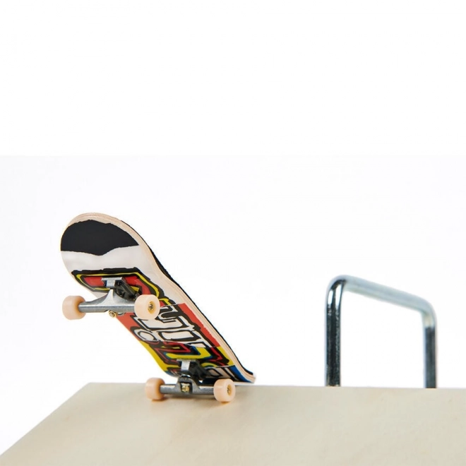 Tech Deck Holzrampe mit Fingerboard