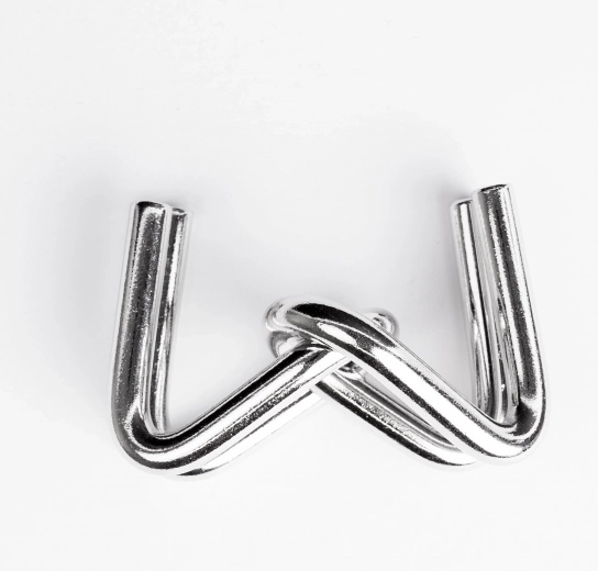 Poliertes Metall für komfortables Knobeln