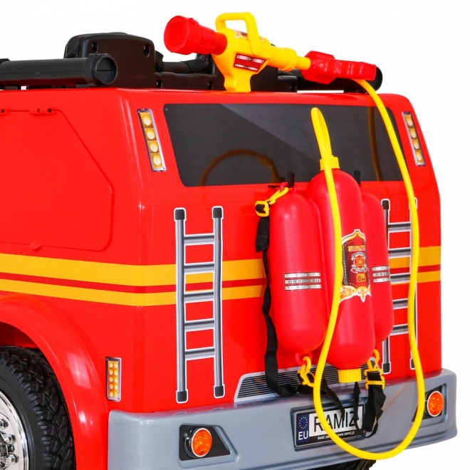 Kinderspielzeug-Feuerwehrauto mit Batterie + Wasserspritze + Megafon + Feuerwehrhahn + Steuerung
