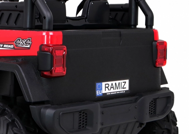 Meister des Geländes Rotes Fahrzeug