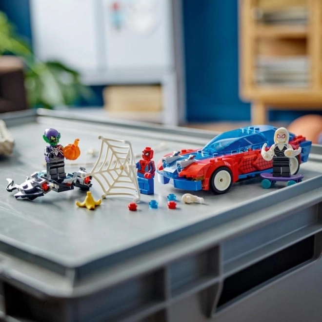 Superhelden Spider-Man und Grüner Kobold Rennwagen