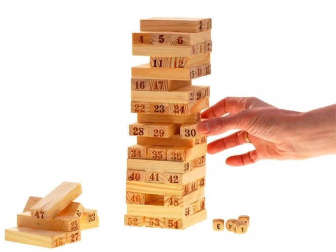 Schwebender Turm aus Jenga Holzklötzen