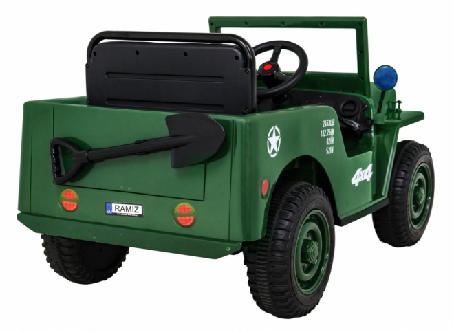 Retro Militärfahrzeug für Kinder grün + Allradantrieb 4x4 + Fernsteuerung + 2 Gepäckträger + langsamer Start + MP3 LED