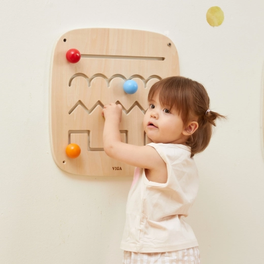 Vier Bahnen mit unterschiedlichen Formen