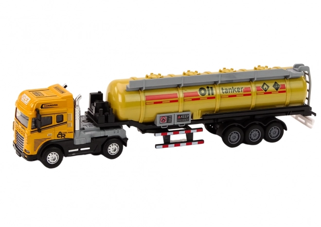 Gelber Tanklastwagen mit Anhänger 1:24 mit Sound und Licht