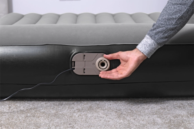 Eingebaute elektrische Pumpe für schnelles Aufpumpen