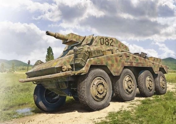 Modell des Plastikfahrzeugs Sd.Kfz. 234/3 im Maßstab 1:35