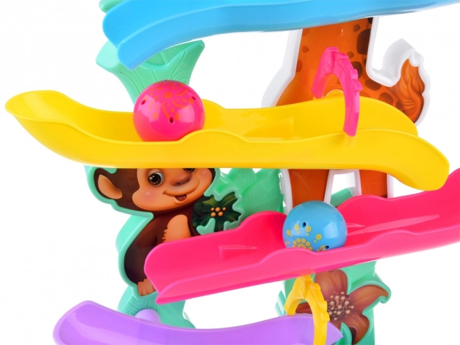 Interaktive bunte Kugelbahn mit Dschungel-Sound