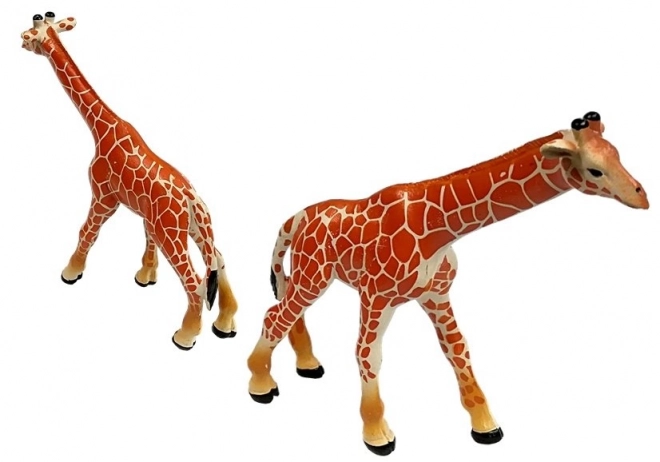 Bildungsfiguren Giraffenfamilie mit Afrika-Hintergrund