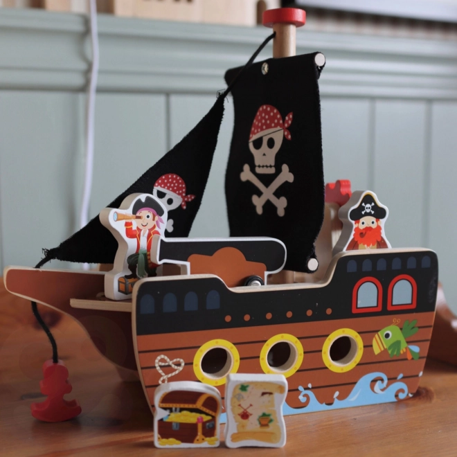 Holzpiratenschiff mit Figuren von Tooky Toy