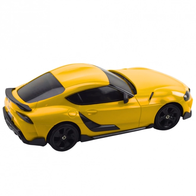Gelbes ferngesteuertes Drift Auto 4WD