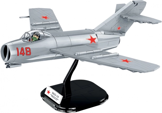 Detailgetreues MiG-15-Modell im Maßstab 1:32