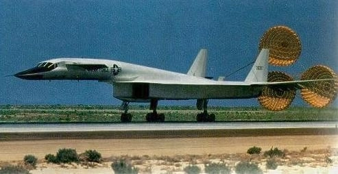 ITALERI XB-70 Valkyrie Modellflugzeug-Bausatz