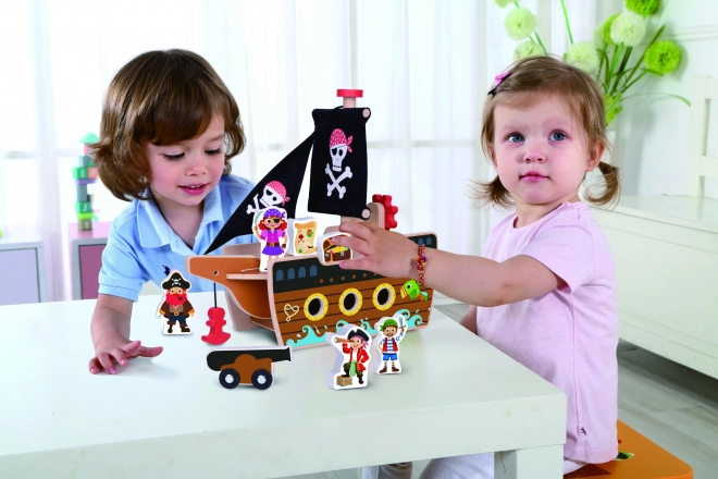 Holzpiratenschiff mit Figuren von Tooky Toy