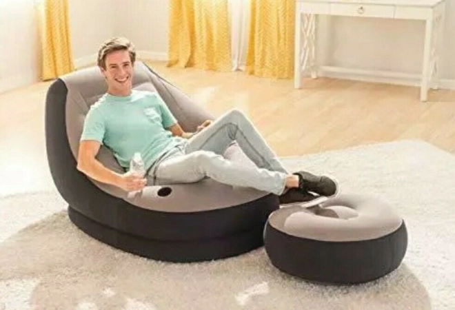 Aufblasbarer Sessel mit Hocker
