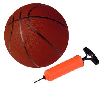 Basketballkorb mit Ball und Pumpe