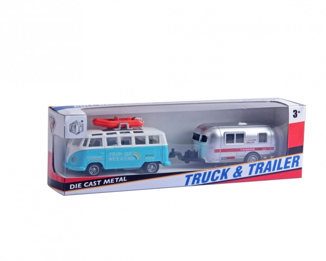 Minibus mit Anhänger