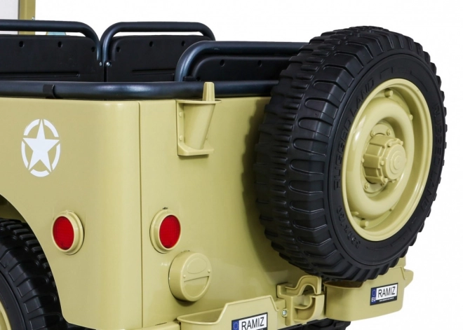 Retro-Militärfahrzeug für Kinder mit 4x4-Antrieb, Platz für 3 und EVA-Reifen