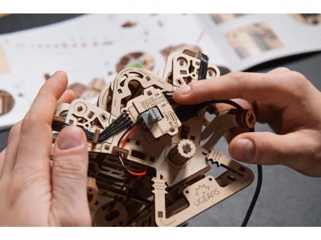 Ugears 3D Holzmechanik Puzzle V8 Motor