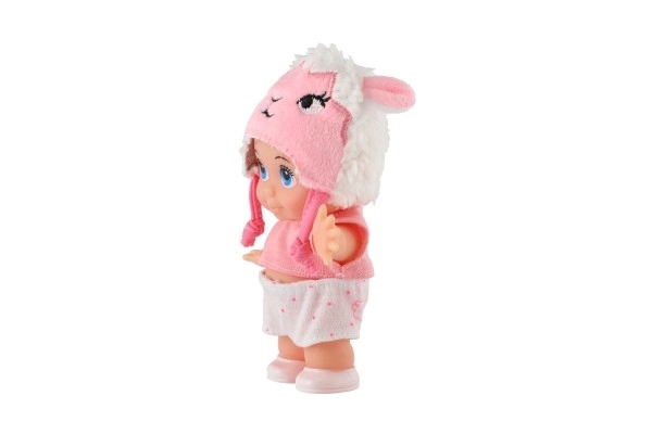 Puppe mit Mütze mit Tiermotiv