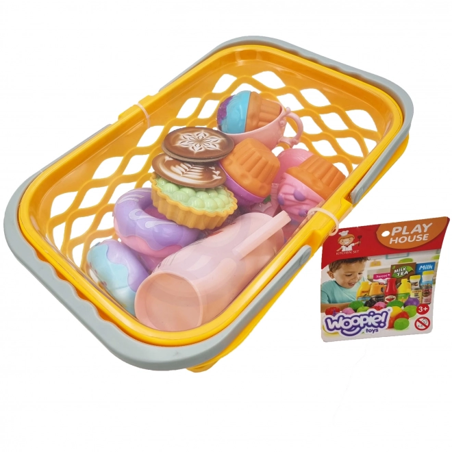 Einkaufskorb mit Teeservice und Süßigkeiten