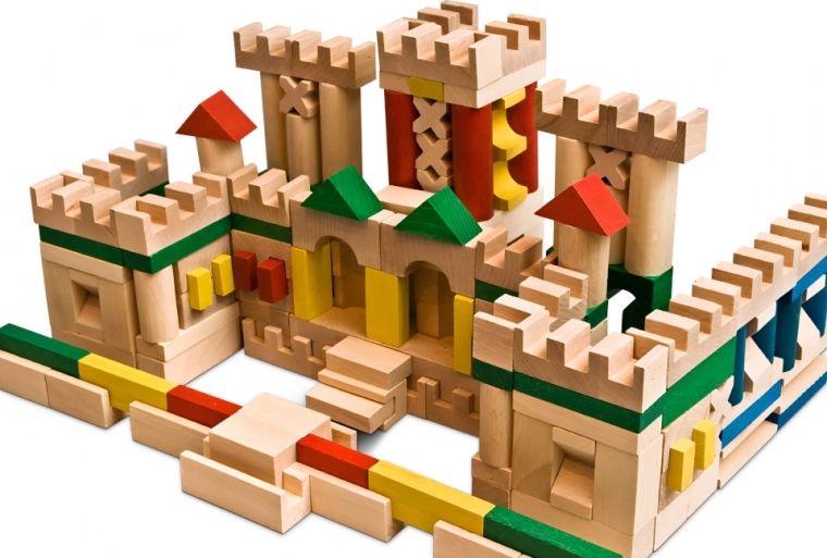 Kreatives Bauen aus natürlichem Buchenholz