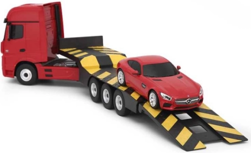 Realistischer Transport: Sattelzug mit Auflieger + sportlicher AMG