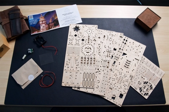 Ugears 3D Holzmechanisches Puzzle Split Rock Leuchtturm