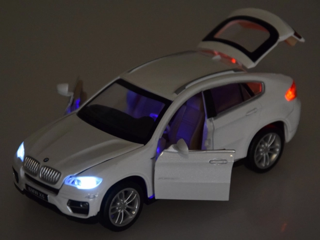 Metallauto BMW X6 Modell 1:32 Weißer SUV mit Licht und Sound