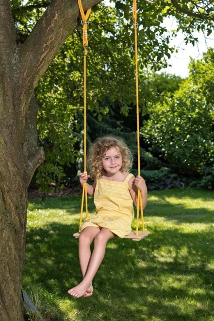 Einfache Holzschaukel für Kinder