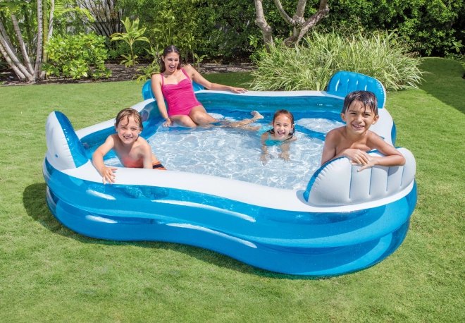 Aufblasbarer Gartenpool mit Sitzen