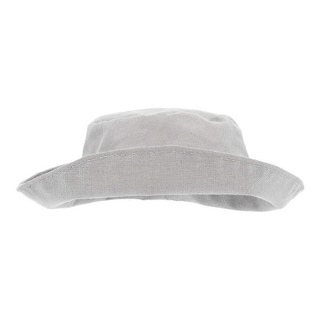 Graues Hütchen als praktisches Accessoire