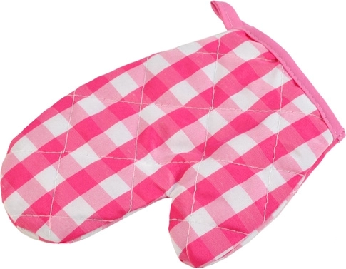 Sicheres Backen mit Handschuh und Unterlage