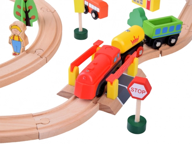 Holzspielzeug Eisenbahnset mit batteriebetriebener Lokomotive