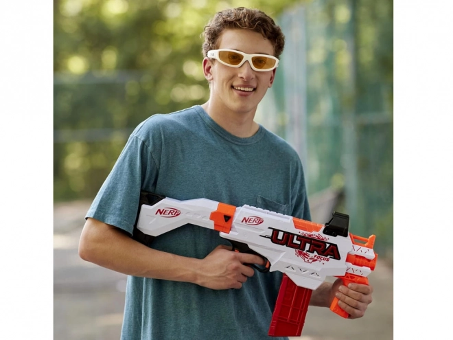 Nerf Ultra Focus Blaster mit Schaumstoffpfeilen