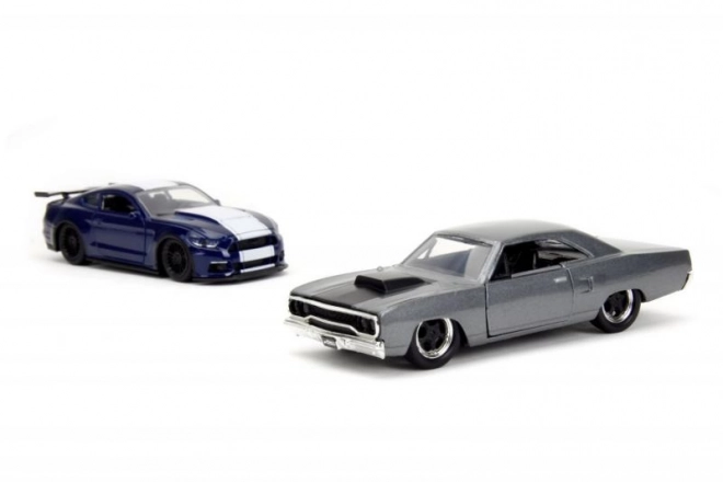 Rychle und Zběsile 2016 Ford Mustang GT350 und 1970 Plymouth Road Runner Modellautos im Twin Pack