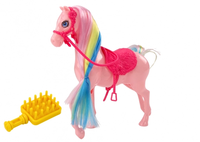 Pferdefigur mit bunter Mähne und rosa Sattel