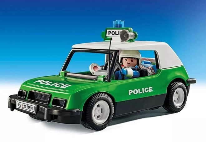 Klassischer Polizeiwagen mit Figur