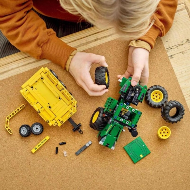 LEGO Technic John Deere 9620R 4WD Traktor