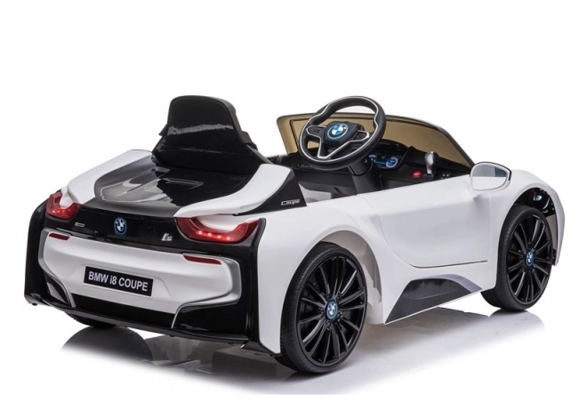 Weißes Elektroauto BMW i8 für Kinder