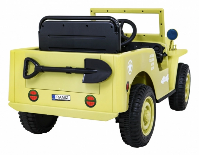Retro Militärfahrzeug für Kinder beige + Antrieb 4x4 + Fernbedienung + 2 Gepäckträger + langsamer Start + MP3 LED