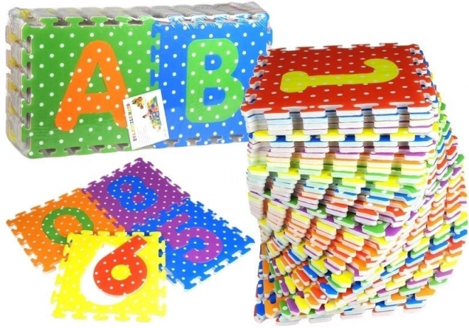 Bunte Schaumstoffpuzzle Alphabet und Zahlen