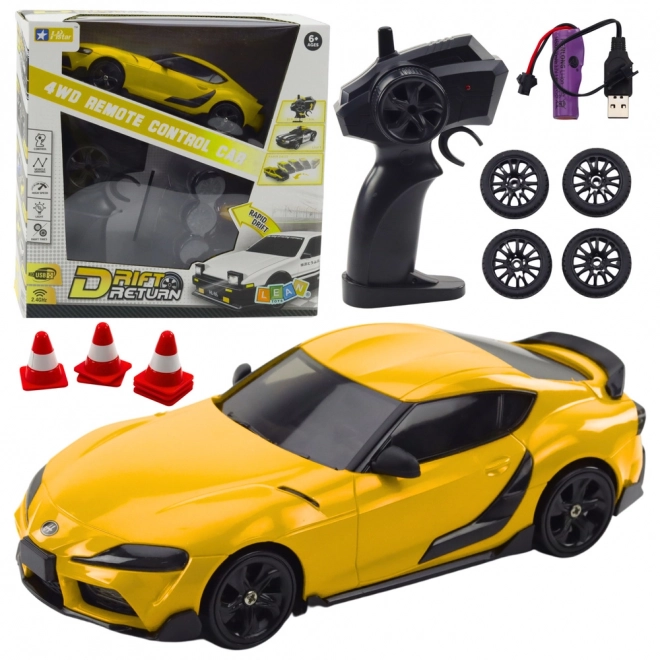 Gelbes ferngesteuertes Drift Auto 4WD