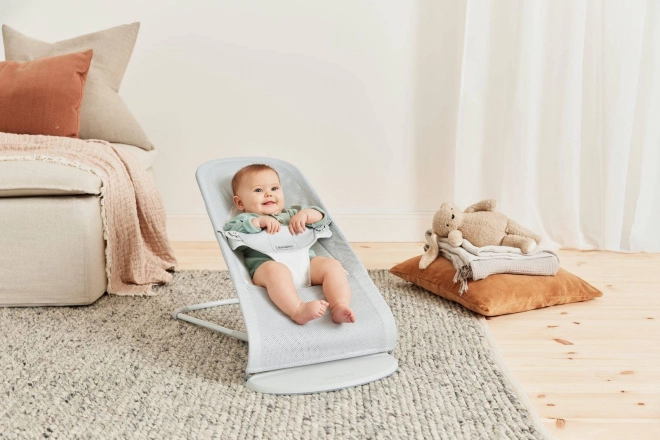 BABYBJÖRN - Wippe BALANCE SOFT MESH - Grau/Weiß – Grau/Weiß
