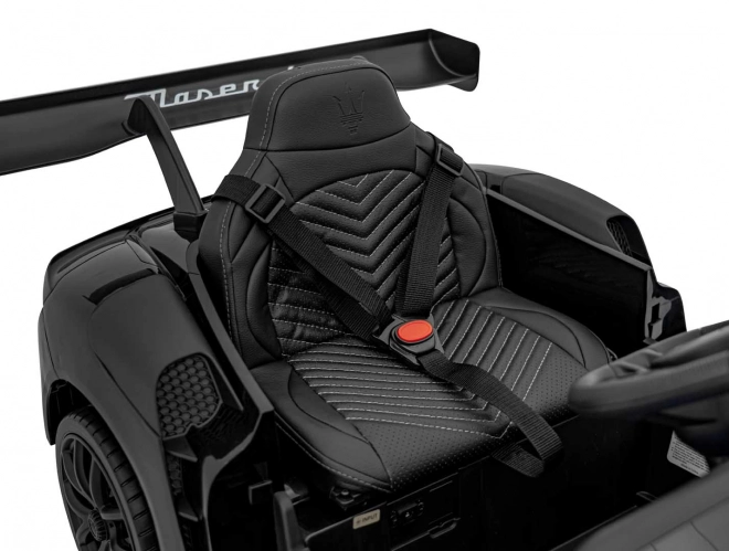 Maserati MC20 GT2 Fahrzeug schwarz